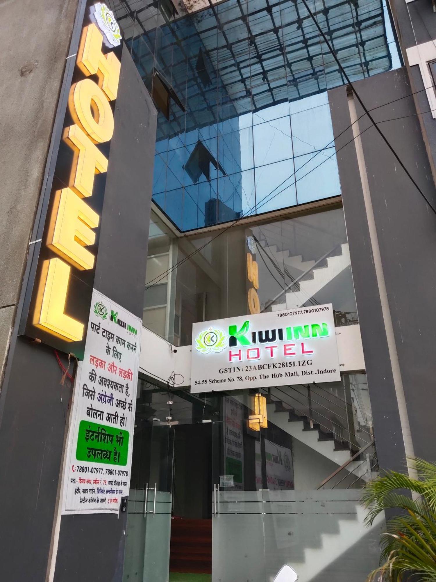 Hotel Kiwi Vijaynagar Scheme 78 3*