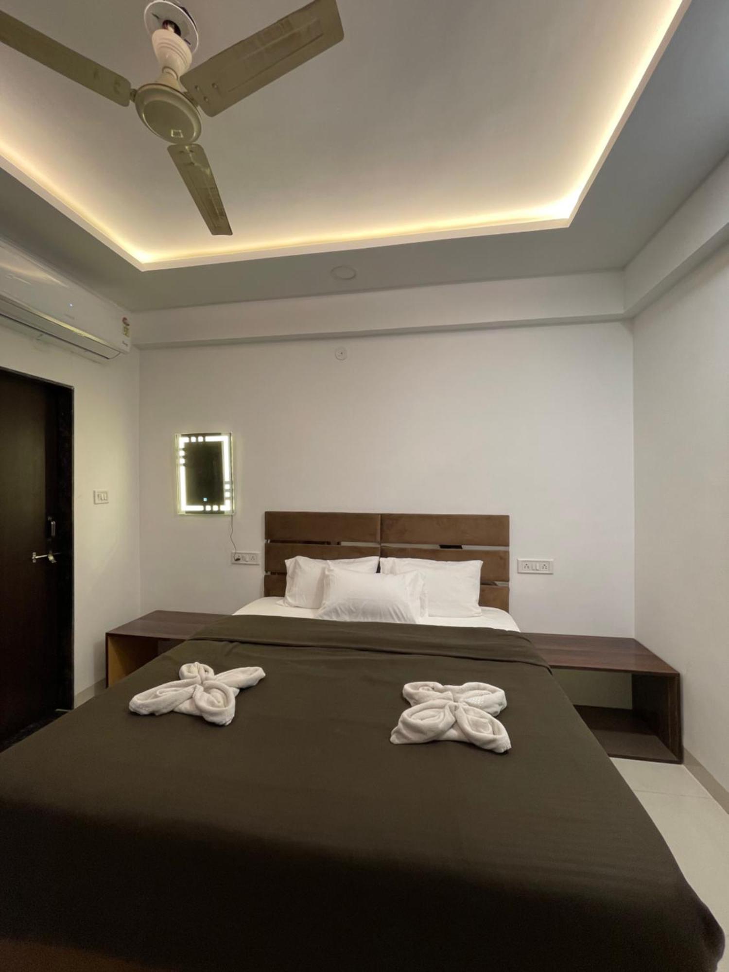 Hotel Kiwi Vijaynagar Scheme 78 Indore