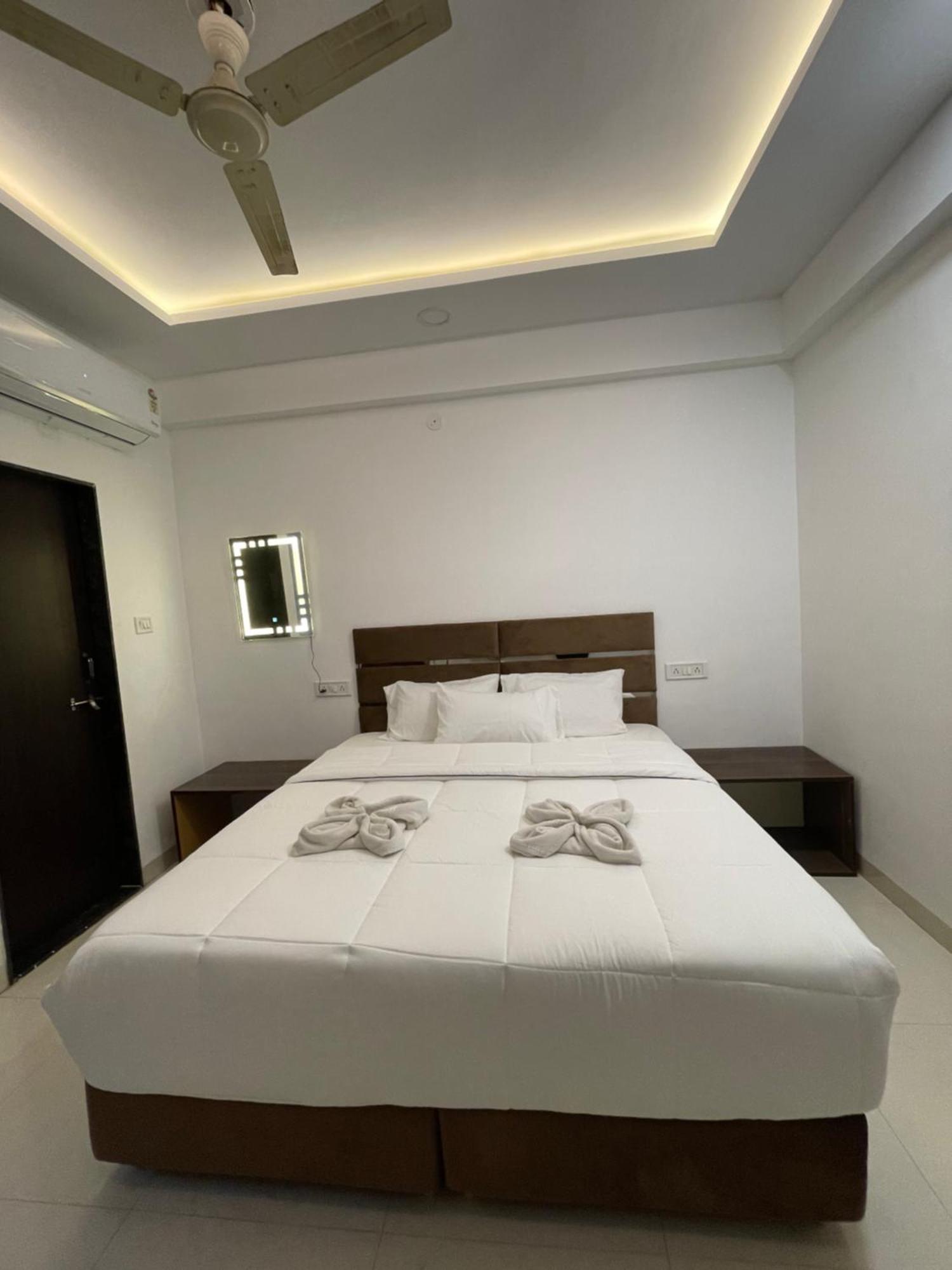 Kiwi Vijaynagar Scheme 78 Hotel 3*