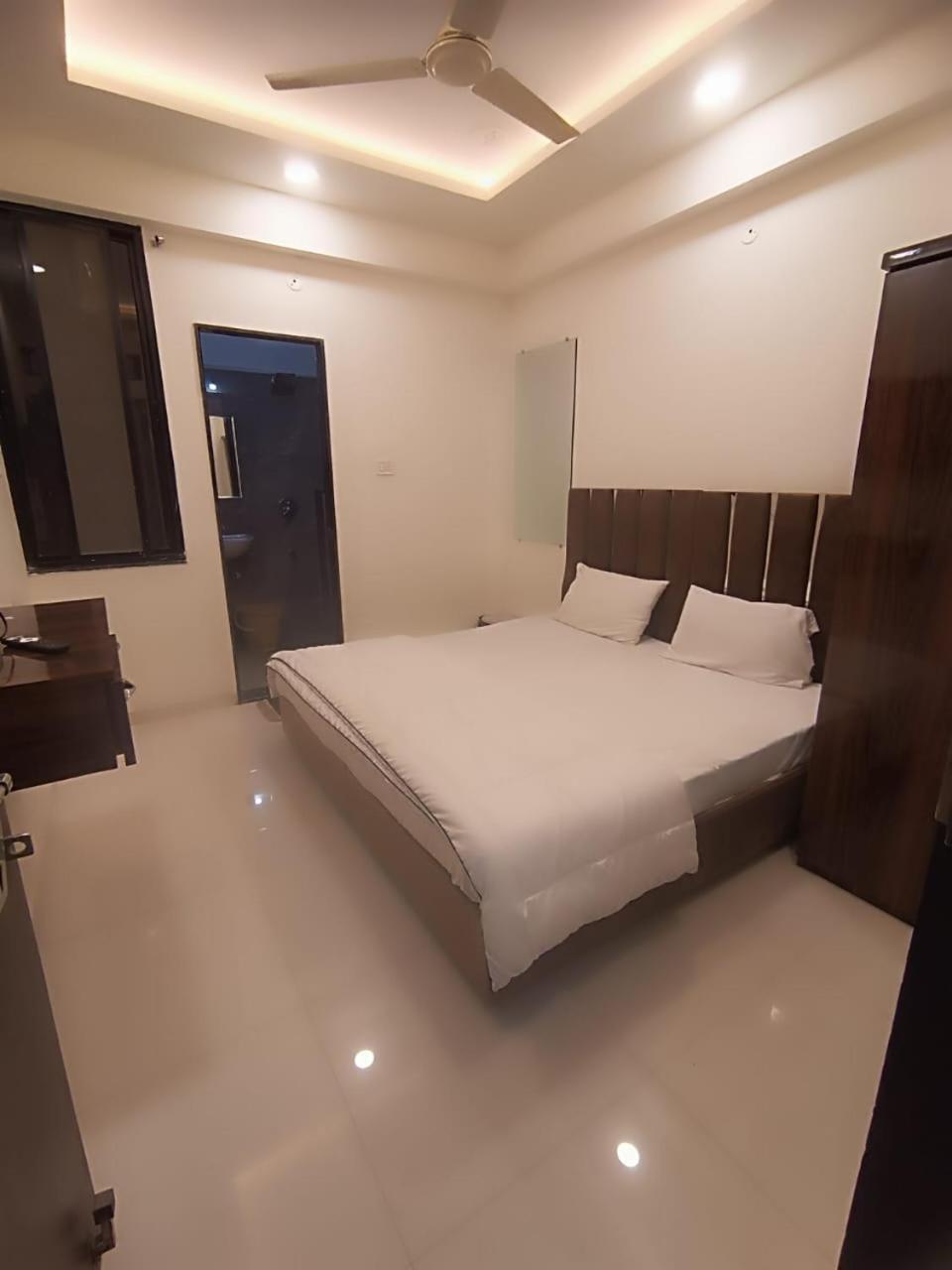 Kiwi Vijaynagar Scheme 78 Hotel Indore
