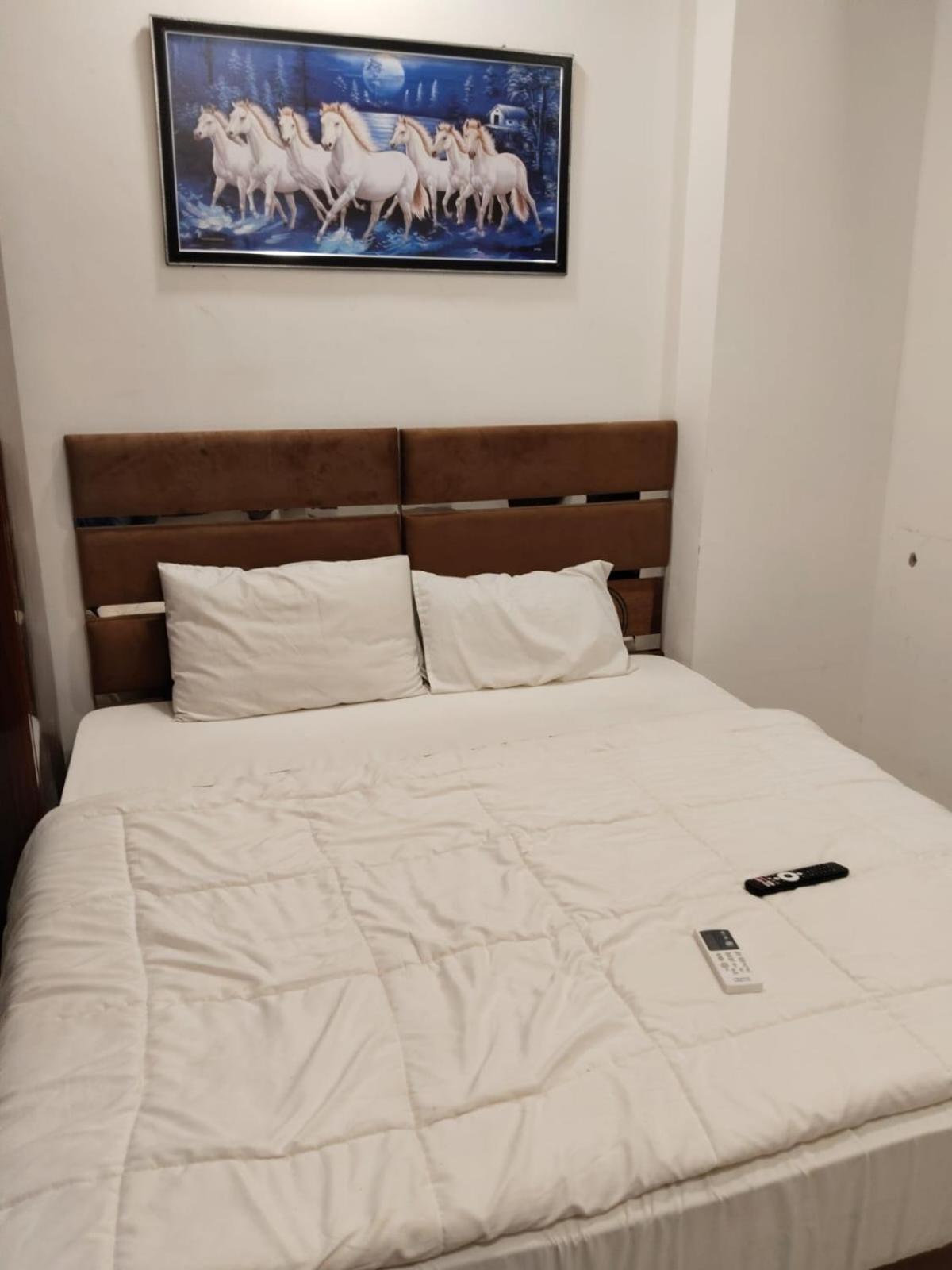 Hotel Kiwi Vijaynagar Scheme 78 3*